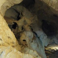 自然が作り出した鍾乳洞の複雑な形状